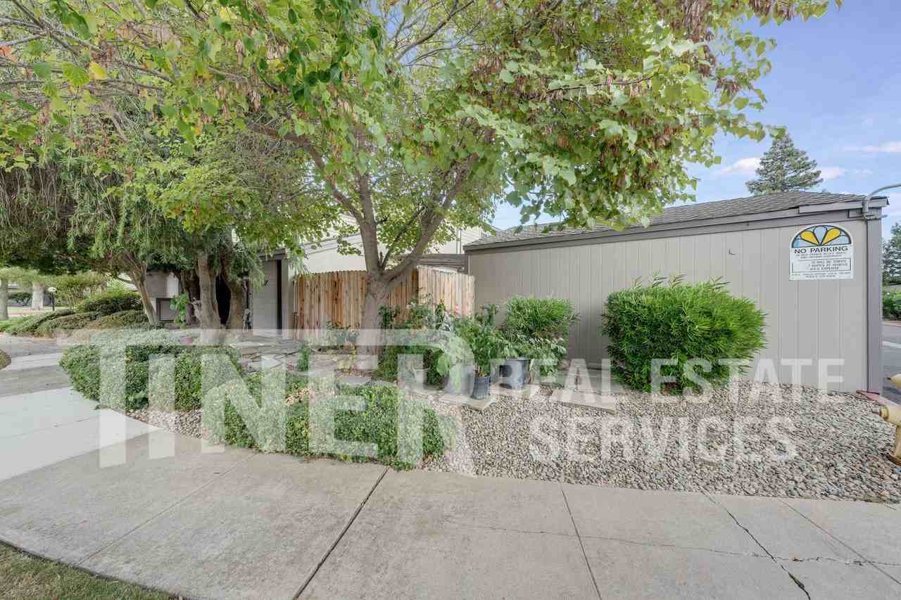 324 Bridge Pl - Photo 5 of 36