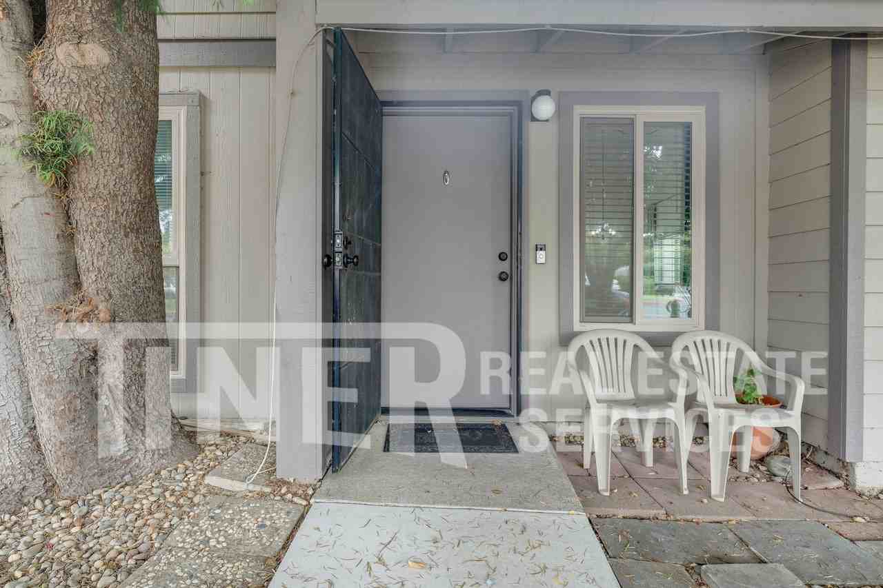 324 Bridge Pl - Photo 7 of 36