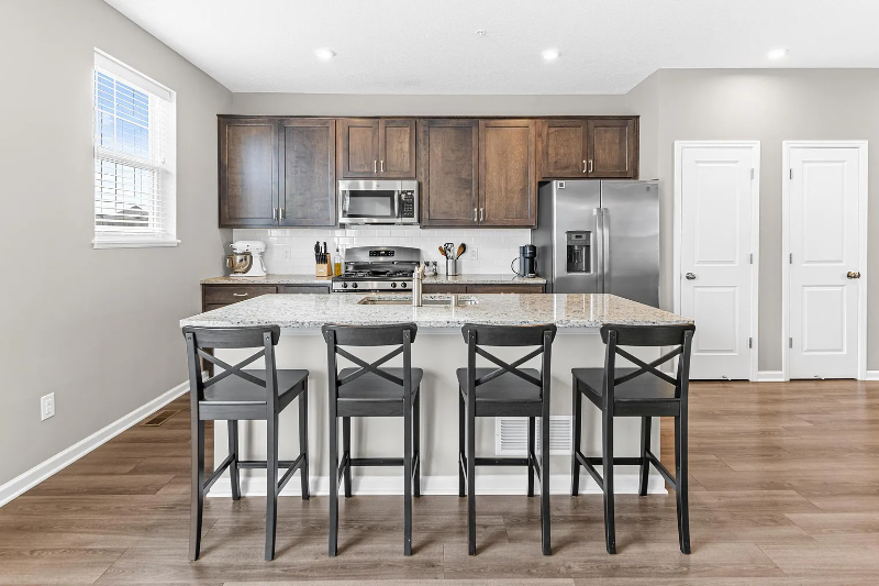 801 Roselyn Dr - Photo 2 of 17