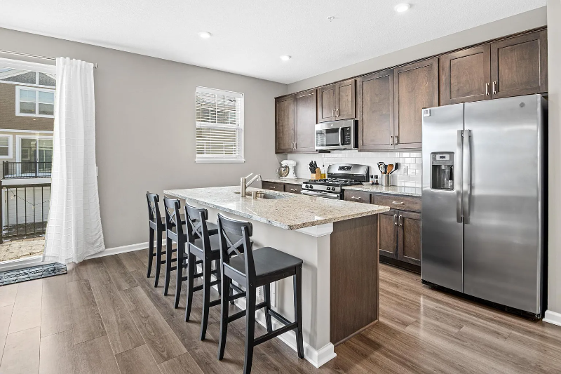 801 Roselyn Dr - Photo 3 of 17