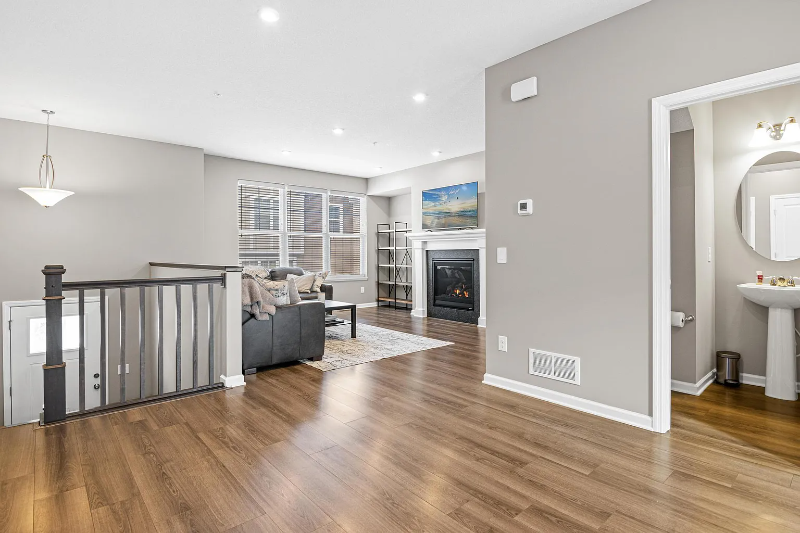 801 Roselyn Dr - Photo 4 of 17