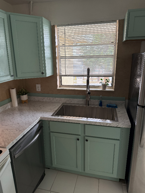 2421 N Oleander Ave #3 - Photo 5 of 17