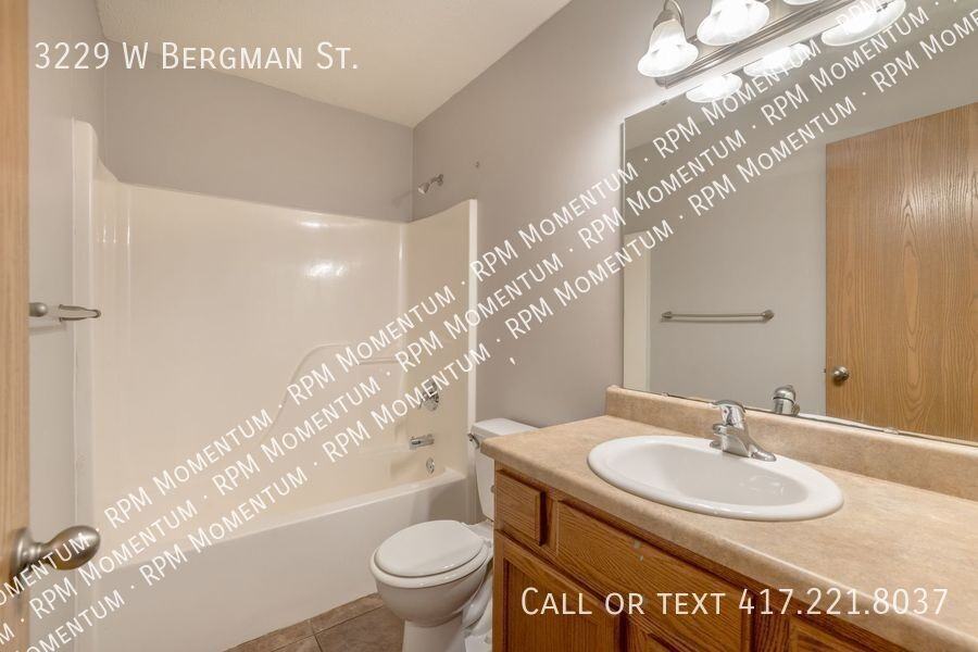 3229 W Bergman St - Photo 7 of 30