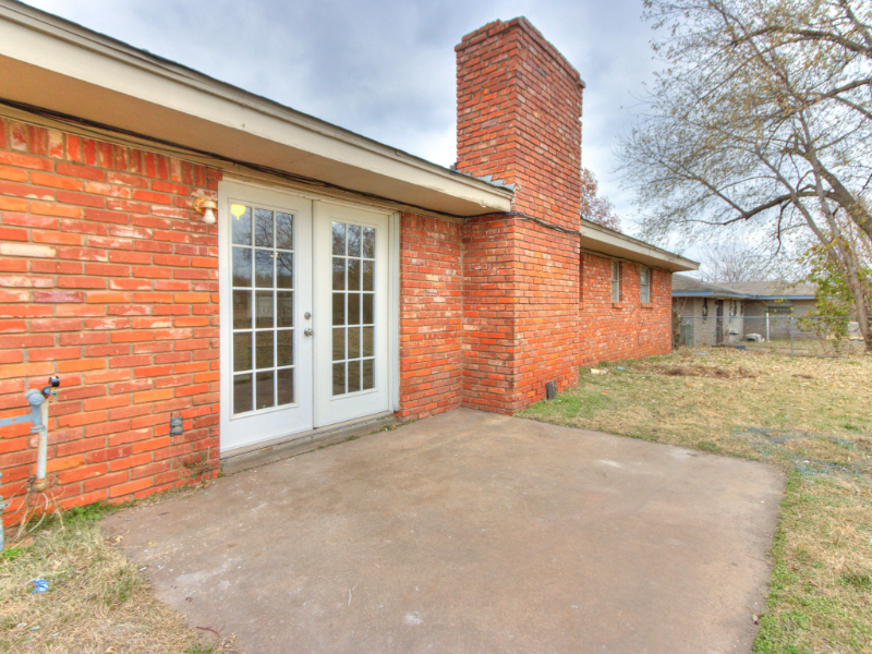 8604 Ne 33rd St - Photo 3 of 40