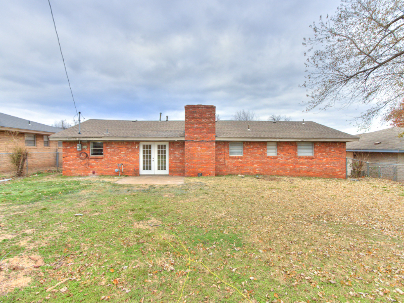 8604 Ne 33rd St - Photo 4 of 40