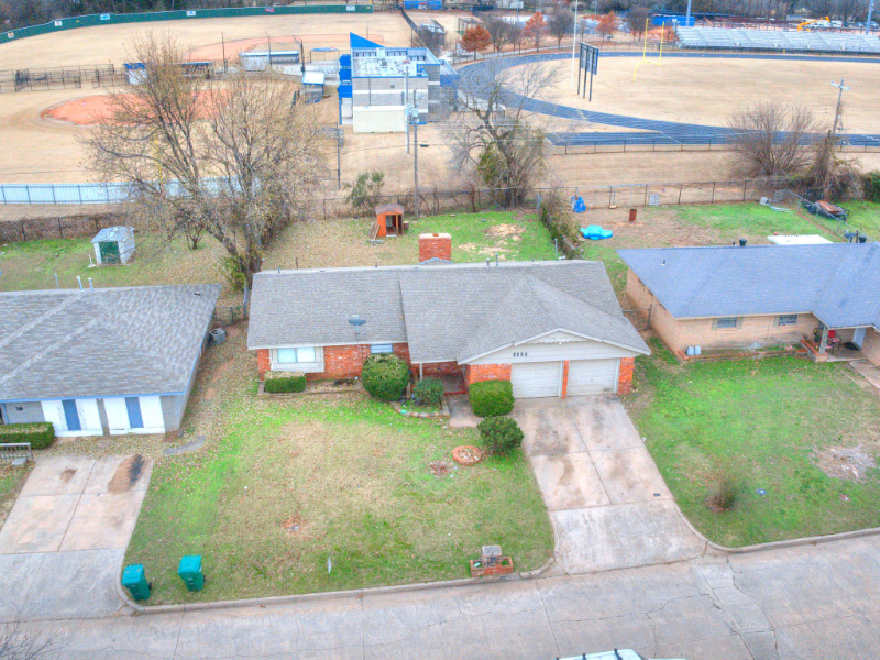 8604 Ne 33rd St - Photo 5 of 40