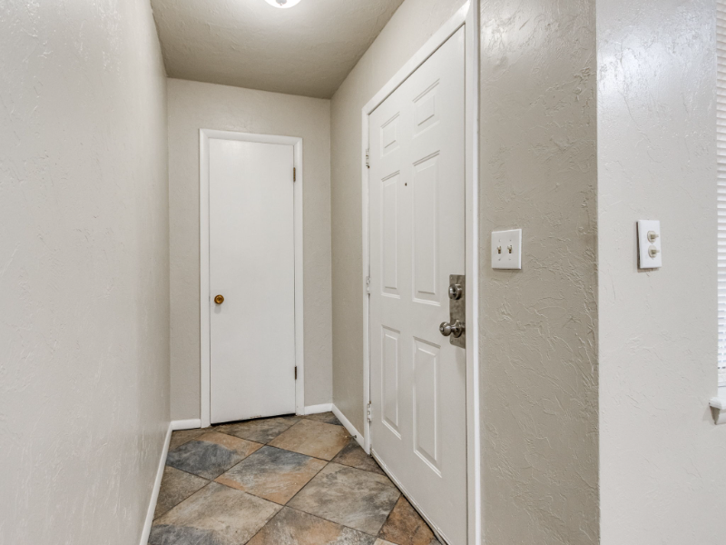 8604 Ne 33rd St - Photo 7 of 40