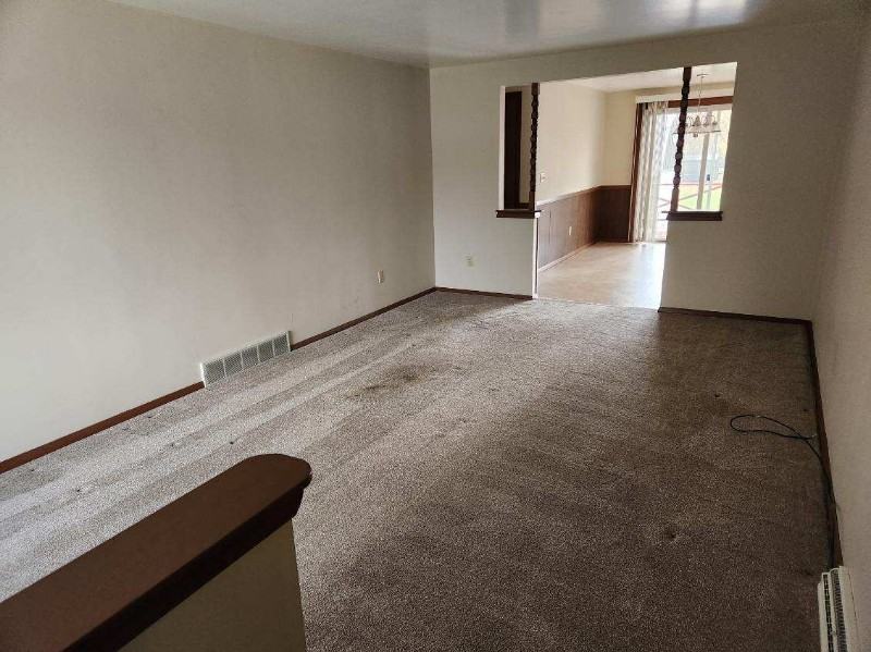 2845 Woodale Ave - Photo 3 of 11