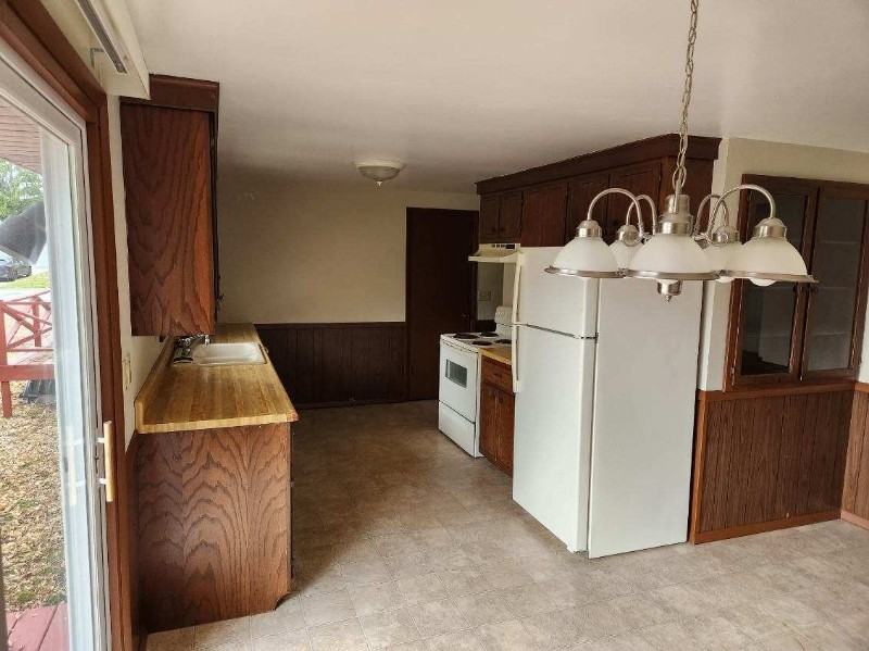 2845 Woodale Ave - Photo 4 of 11