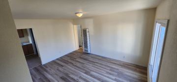 featured image of 408 W Laurel St