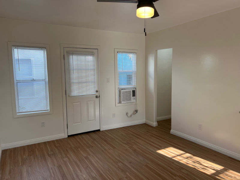 1114 Tamarind Ave #1114-4-5 - Photo 6 of 10