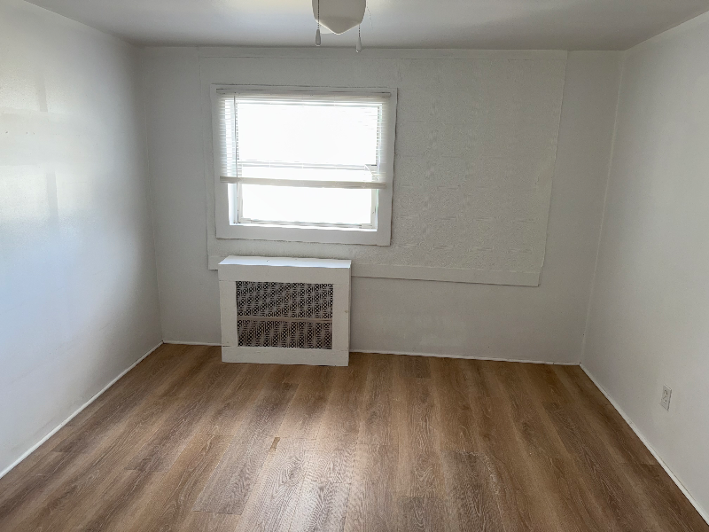 564 S Main St #4 - Photo 3 of 9