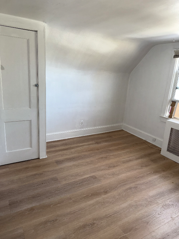 564 S Main St #4 - Photo 5 of 9