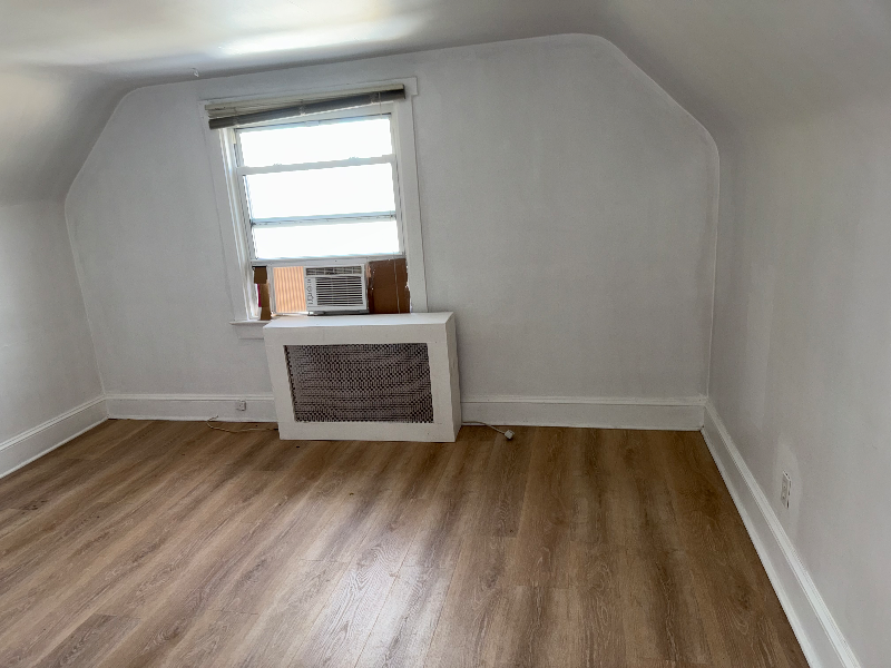 564 S Main St #4 - Photo 6 of 9