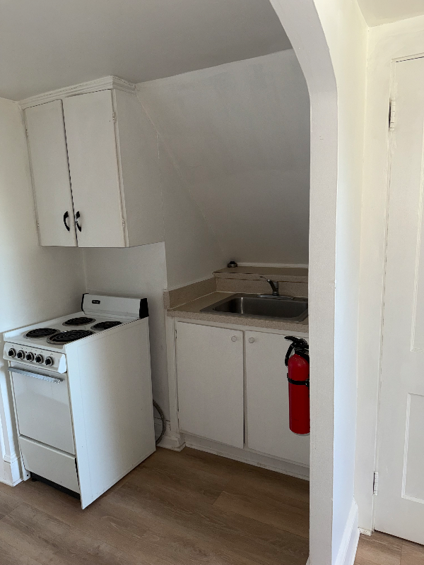 564 S Main St #4 - Photo 7 of 9