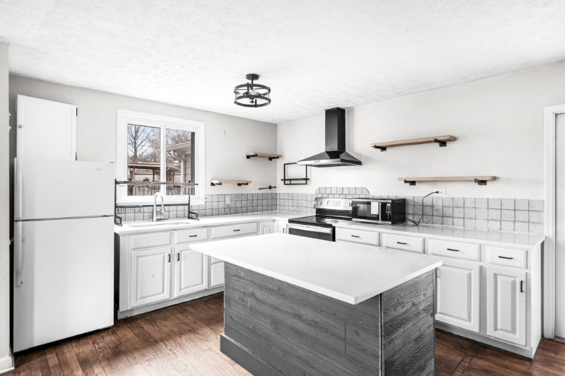 5023 Packard Dr - Photo 7 of 20