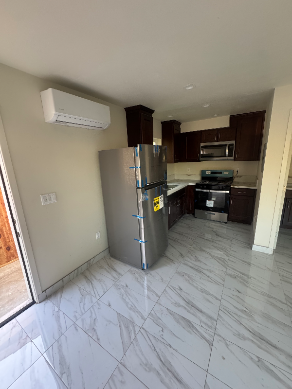 1193 N Ardmore Ave #11 - Photo 3 of 4