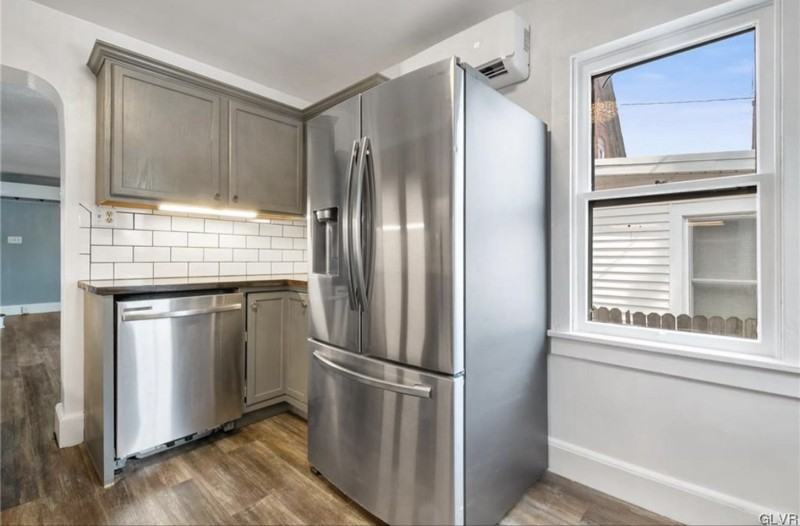 256 Lehigh Ave - Photo 7 of 20