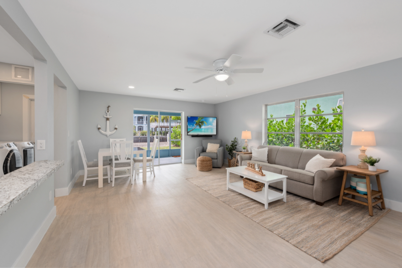 176 Trinidad St - Photo 2 of 10