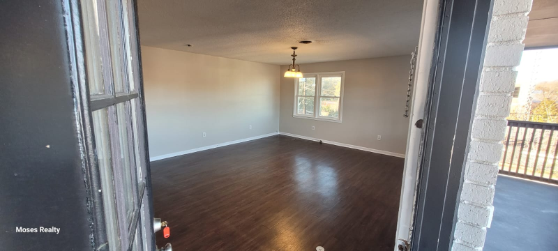 1603 N Main St #B - Photo 3 of 10