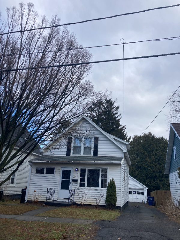 305 Stafford Ave - Photo 2 of 13