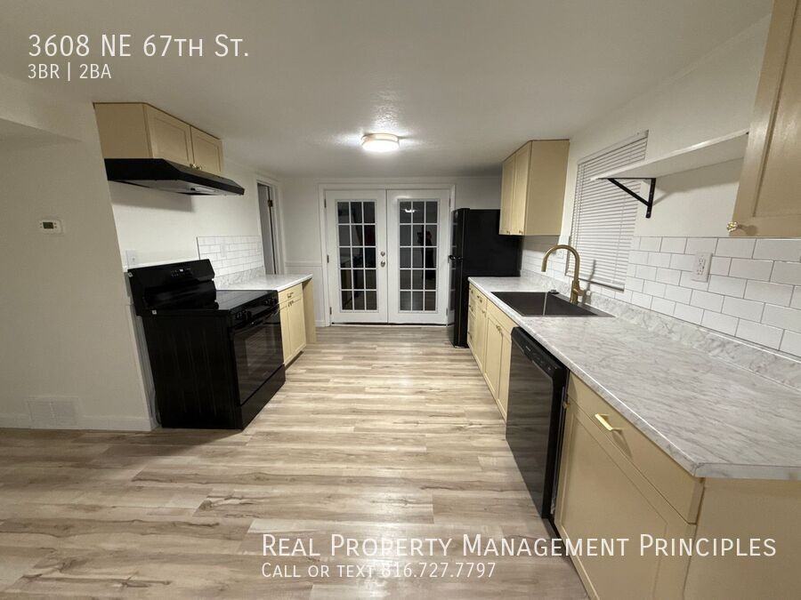 3608 Ne 67th St - Photo 4 of 14