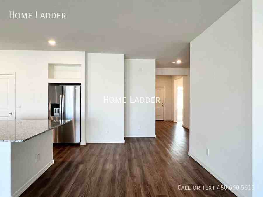 1652 W Aztec Dr - Photo 2 of 25