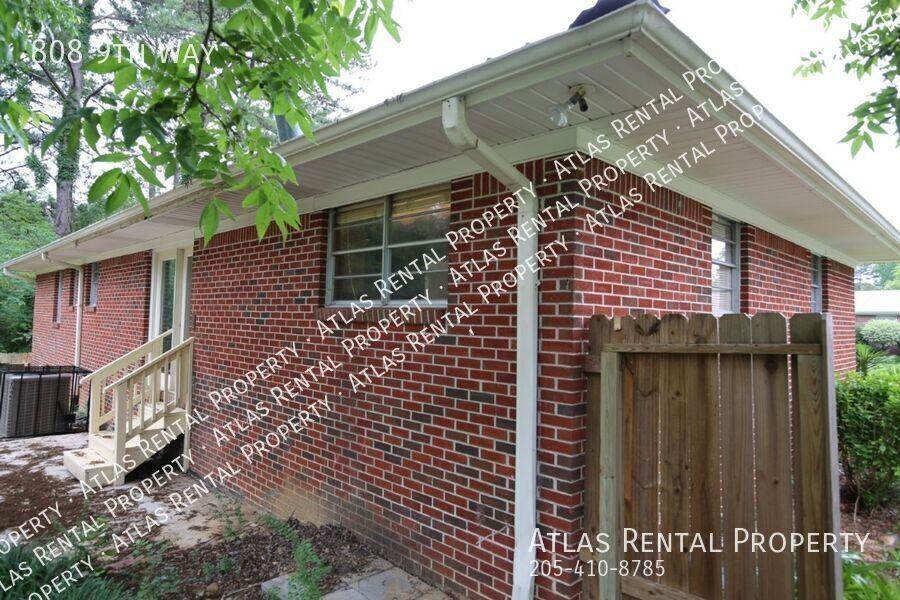 808 9th Way - Photo 2 of 32