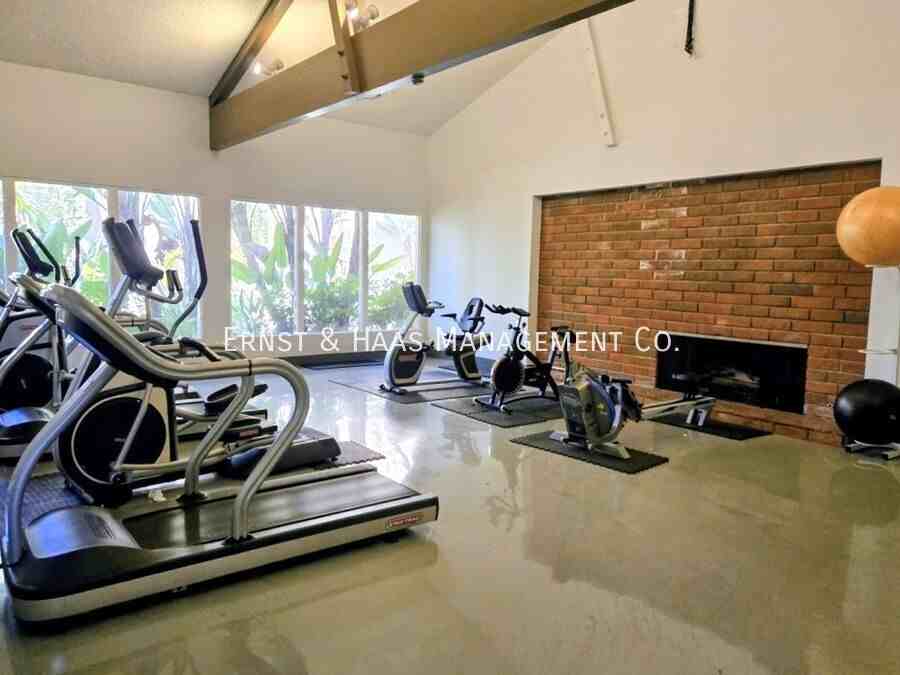 1101 W Macarthur Blvd #219 - Photo 3 of 12