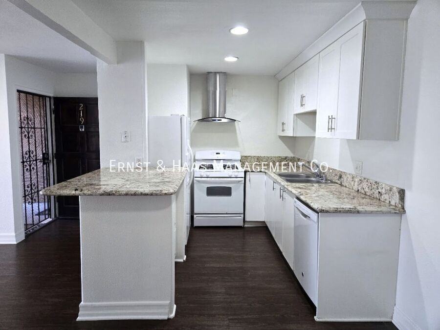 1101 W Macarthur Blvd #219 - Photo 6 of 12