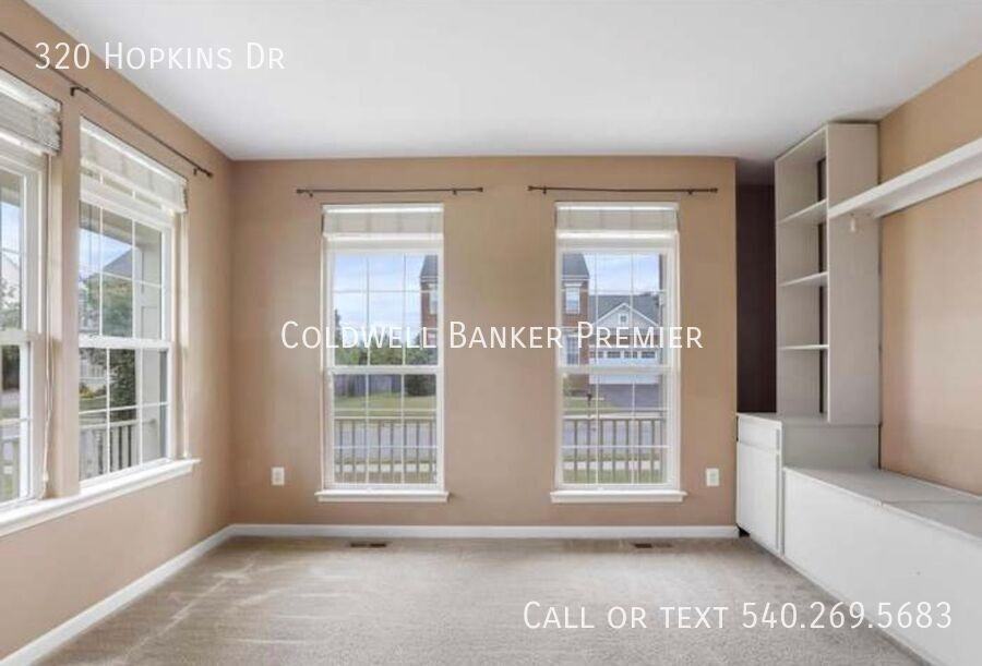 320 Hopkins Dr - Photo 6 of 24