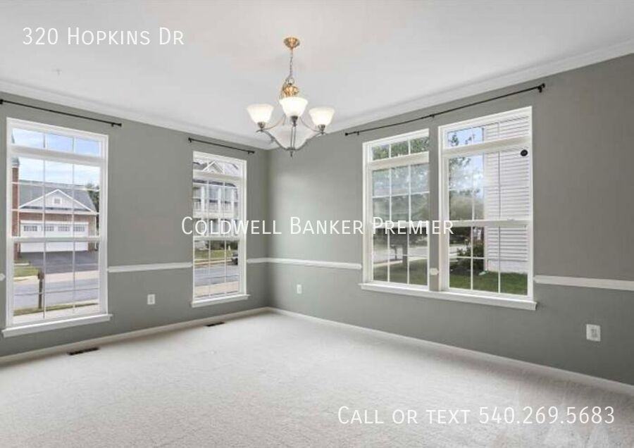 320 Hopkins Dr - Photo 7 of 24