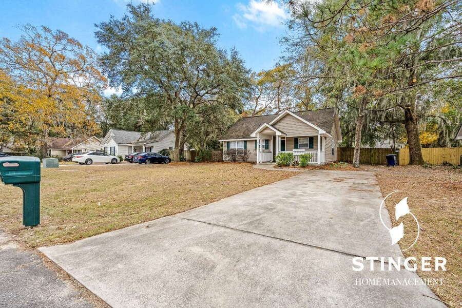 15 Mary Elizabeth Dr - Photo 3 of 12