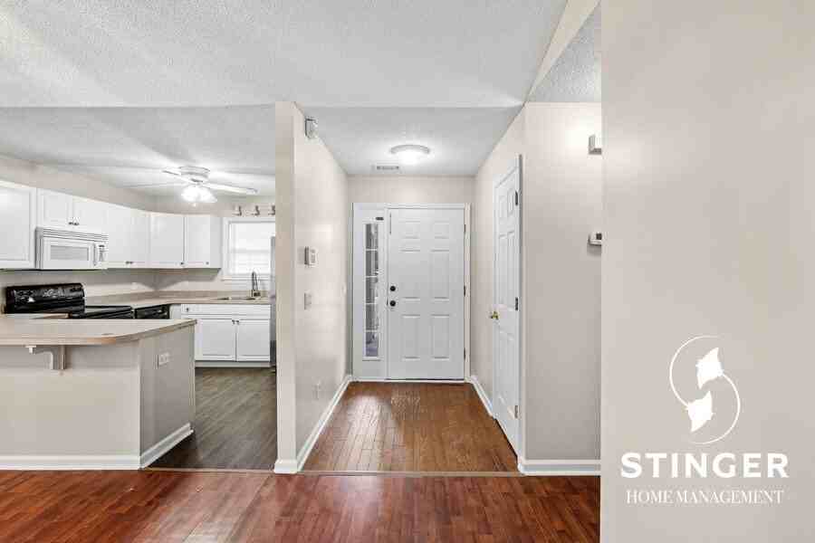 15 Mary Elizabeth Dr - Photo 4 of 12