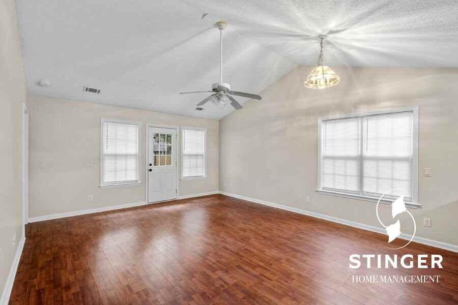 15 Mary Elizabeth Dr - Photo 5 of 12