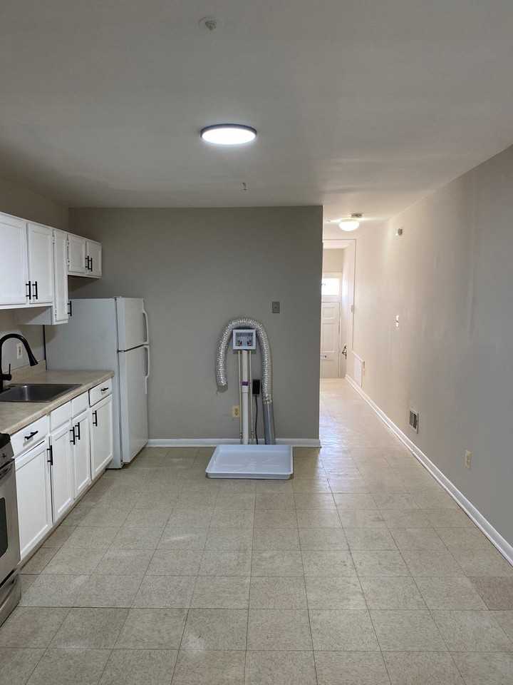 1716 Riggs Ave - Photo 6 of 13