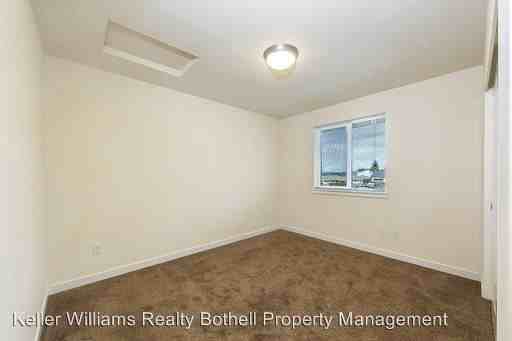 1709 Emerald St - Photo 3 of 14