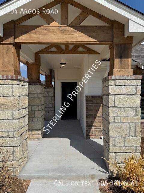 704 Argos Rd - Photo 3 of 37