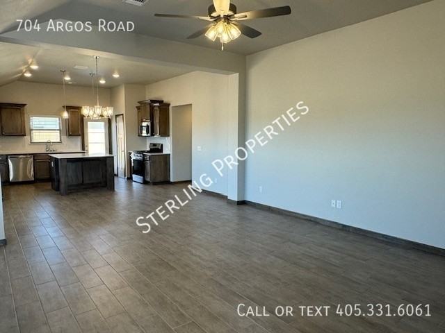 704 Argos Rd - Photo 4 of 37