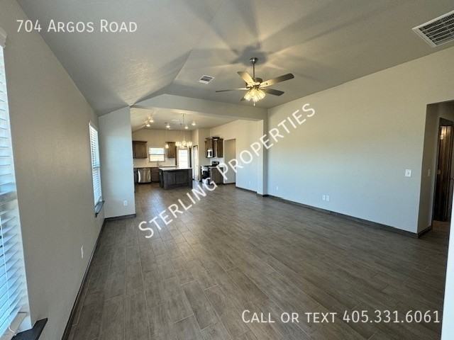 704 Argos Rd - Photo 5 of 37