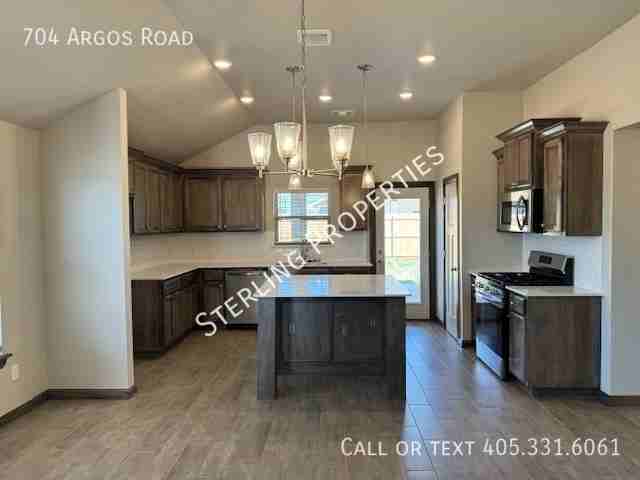 704 Argos Rd - Photo 6 of 37