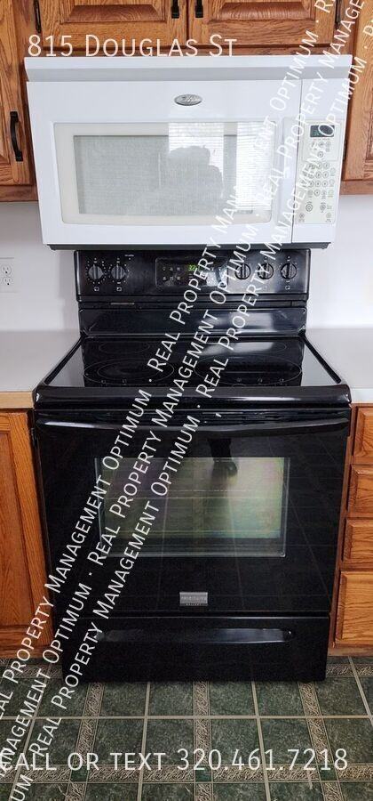 815 Douglas St - Photo 3 of 16