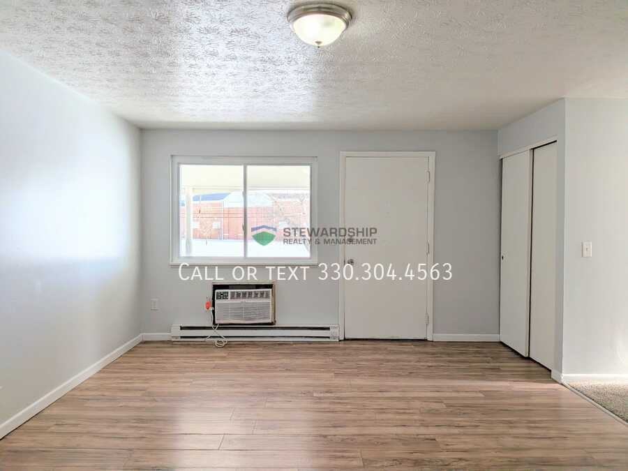 1111 N Elm St #E - Photo 3 of 10