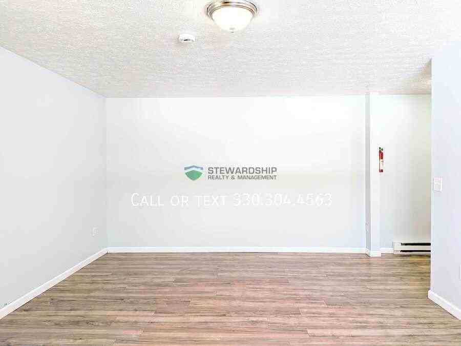 1111 N Elm St #E - Photo 4 of 10