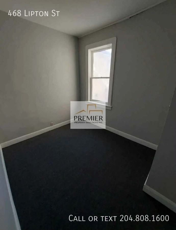 468 Lipton St - Photo 5 of 8
