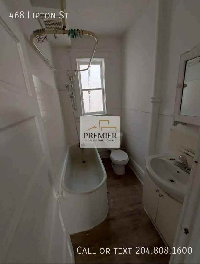 468 Lipton St - Photo 6 of 8