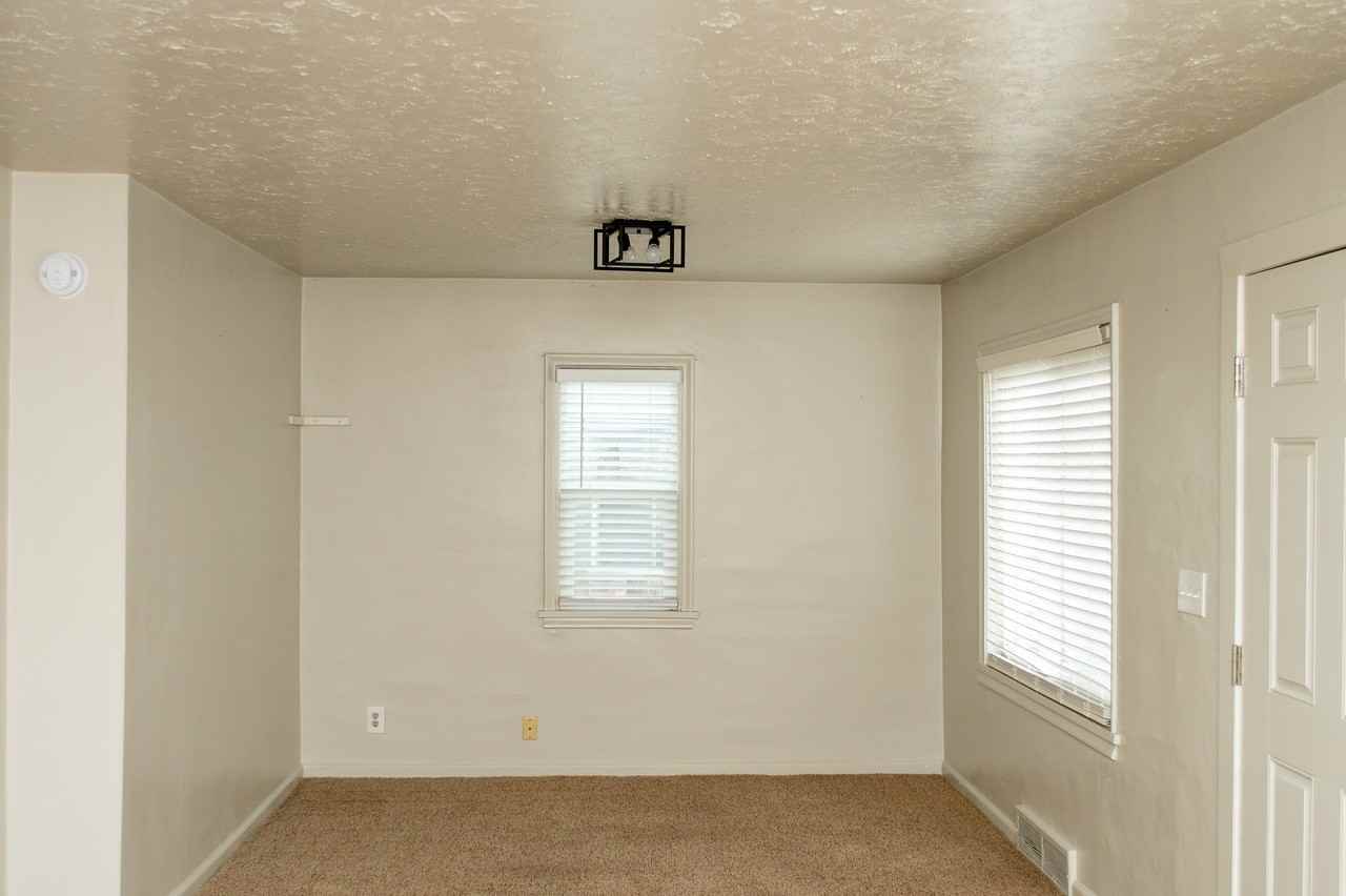 701 E 200 N - Photo 2 of 10