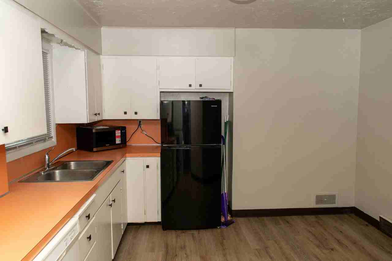 701 E 200 N - Photo 3 of 10