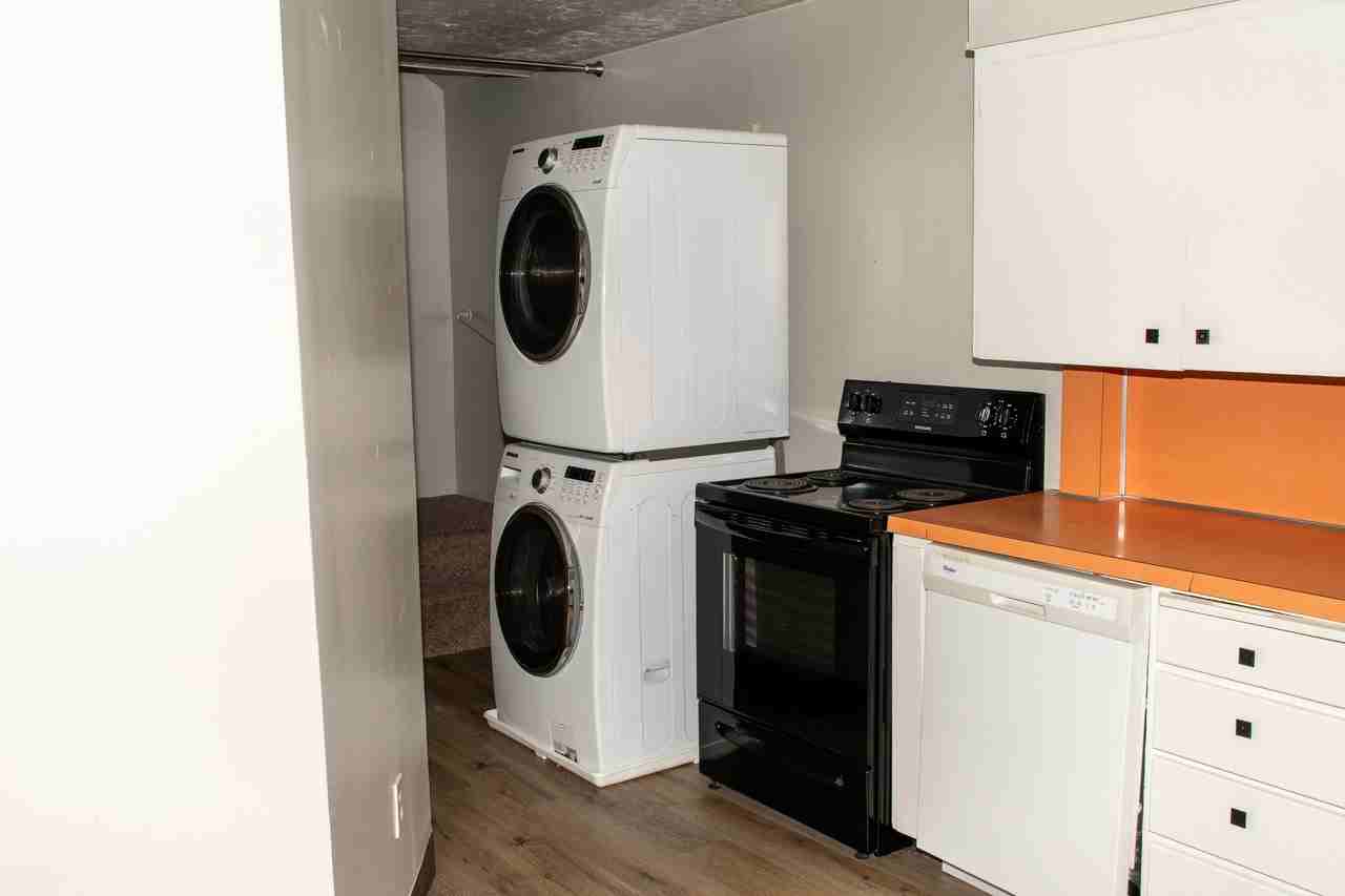 701 E 200 N - Photo 4 of 10