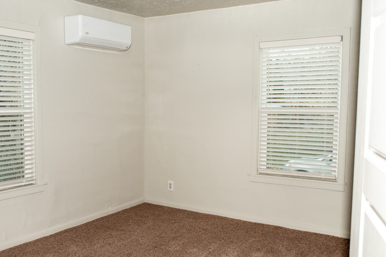 701 E 200 N - Photo 5 of 10